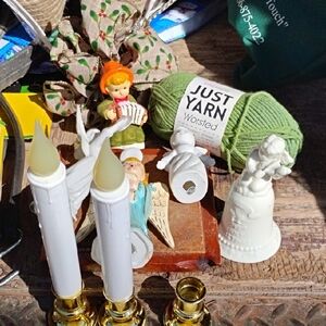 Just Yarn Worsted Green Skein - Soft Acrylic/Wool Blend+5 Figurines+BONUS ITEMS